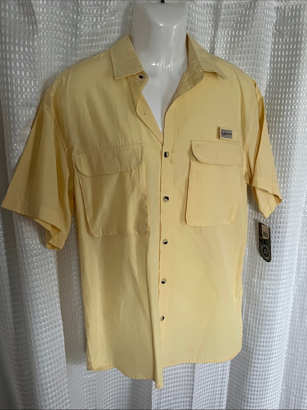 Realtree NWT Men’s Medium Yellow Vented Fishing Button Up Shirt